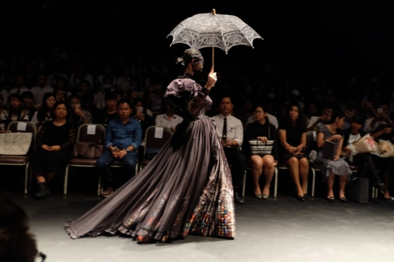 คณะศิลปกรรม ฯ DPU ผนึก 5 สถาบัน มหา’ลัยเครือข่ายแฟชั่น จัดเดินแคทวอล์ค “Fashion V together”โชว์ผลงาน นศ.