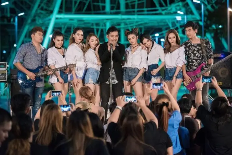 วงเฟลม ชวนสาวสวย สโมสรชิมิ สร้างปรากฏการณ์ โสดสนุก เอาใจสายมันส์แบบไม่มียั้ง