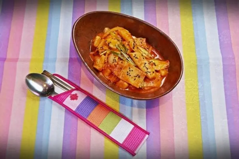 อาหารทานเล่นยอดนิยมในเกาหลี พบเห็นได้ทุกท...