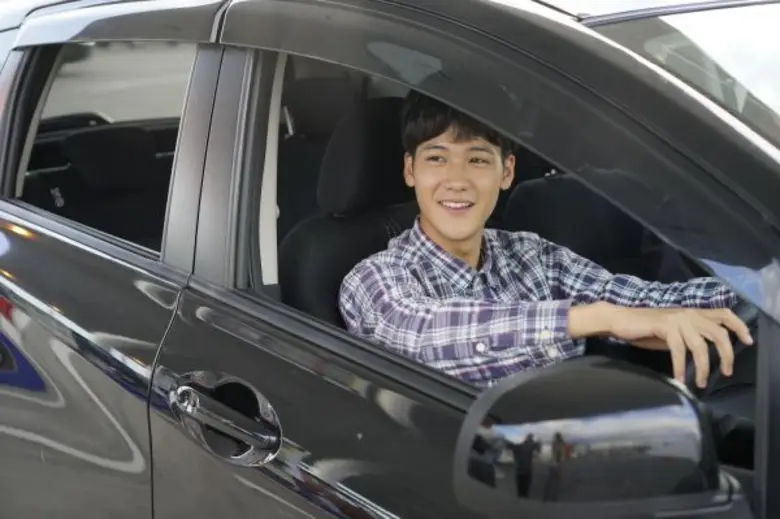 โชโนะ ฮายามะ รับบทหนุ่ม มานาบุ หนุ่มน้อยท...