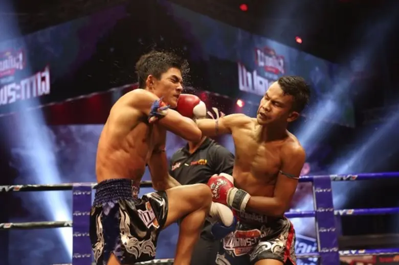 ทรูโฟร์ยู ช่อง 24 ร่วมกับโปรโมเตอร์ เพชรย...