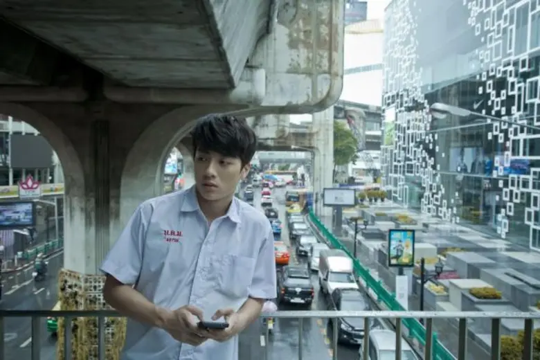 Movie Guide: วัยรุ่น 10 คน...พุ่งเข้าหาความระทึกหนึ่งเดียวใน “สยามสแควร์” รู้จักกันไว้ ก่อนออกไป “เดินสยาม”? ด้วยกัน 30 มีนาคมนี้ ทุกโรงภาพยนตร์