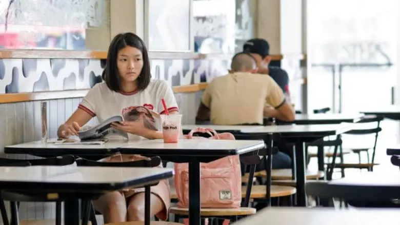 Movie Guide: วัยรุ่น 10 คน...พุ่งเข้าหาความระทึกหนึ่งเดียวใน “สยามสแควร์” รู้จักกันไว้ ก่อนออกไป “เดินสยาม”? ด้วยกัน 30 มีนาคมนี้ ทุกโรงภาพยนตร์