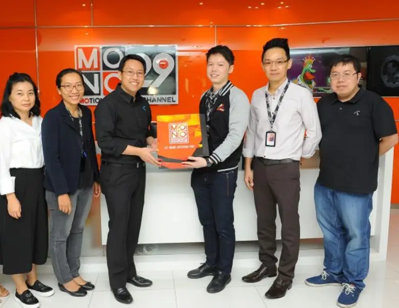 คุณสิทธิโชค นพชินบุตร รองประธานเจ้าหน้าที...