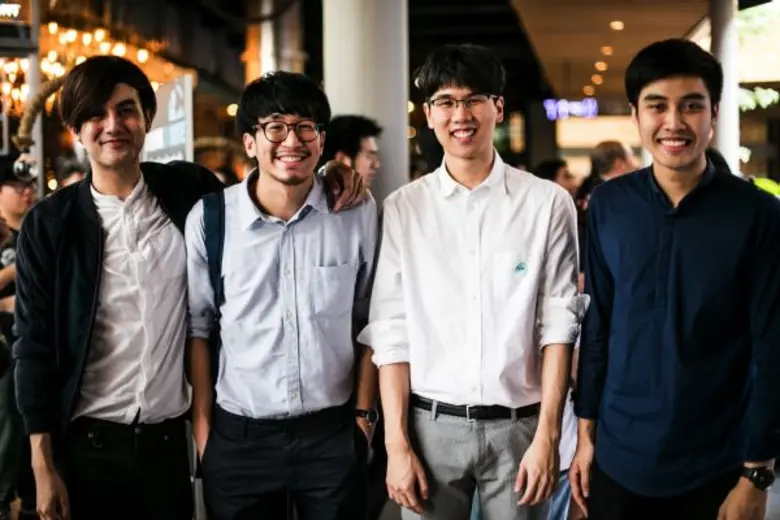 LOVEiS 12th SHARING  ดนตรีการกุศล ศิลปินเก่าใหม่ร่วมงานกันคึกคัก