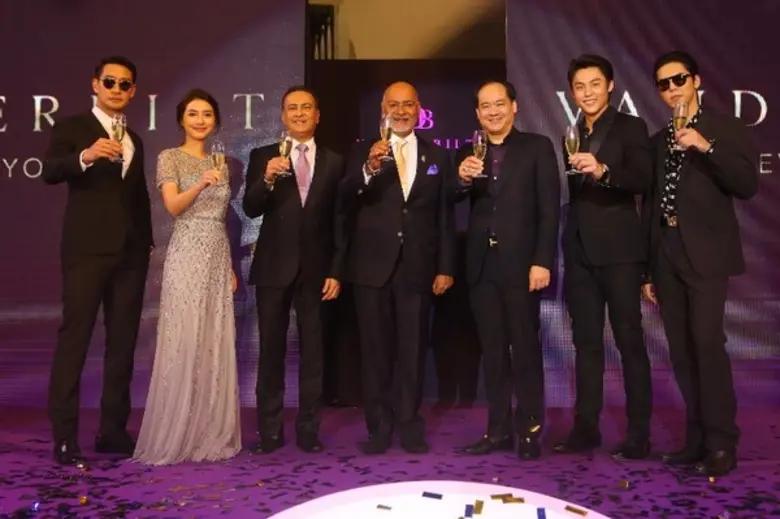 โมฮาน มูร์จานิ (ที่ 4 จากขวา) ประธานบริษั...