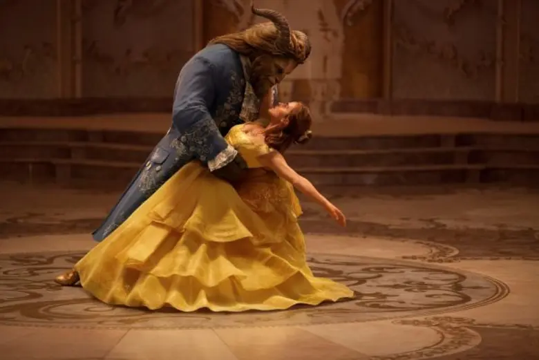 การถ่ายทำหลักของ "Beauty and the Beast" โ...