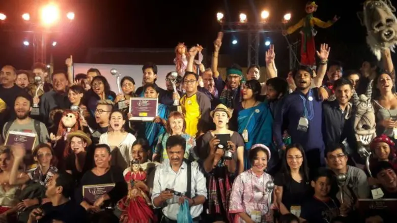 หุ่นกระบอกฝีมือนิสิตในเทศกาลหุ่นโลก เมื่อ...