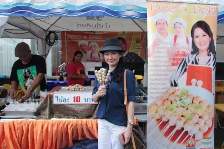 จัดเต็มกันเช่นเคย!! กับสินค้าอุปโภค บริโภค ในงาน “ตลาดนัดดารา วิก 3 พระราม 4” พิเศษสุด...สินค้าฝีมือชาวบ้านจาก “มูลนิธิส่งเสริมศิลปาชีพฯ” มาให้อุดหนุน