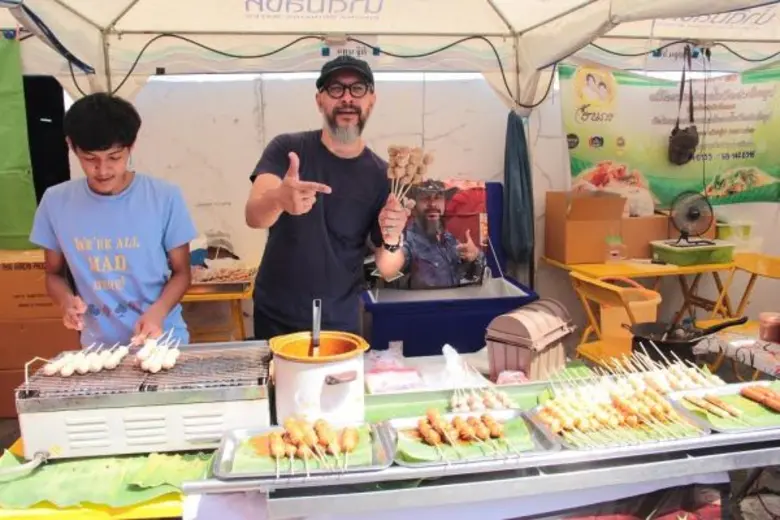 จัดเต็มกันเช่นเคย!! กับสินค้าอุปโภค บริโภค ในงาน “ตลาดนัดดารา วิก 3 พระราม 4” พิเศษสุด...สินค้าฝีมือชาวบ้านจาก “มูลนิธิส่งเสริมศิลปาชีพฯ” มาให้อุดหนุน