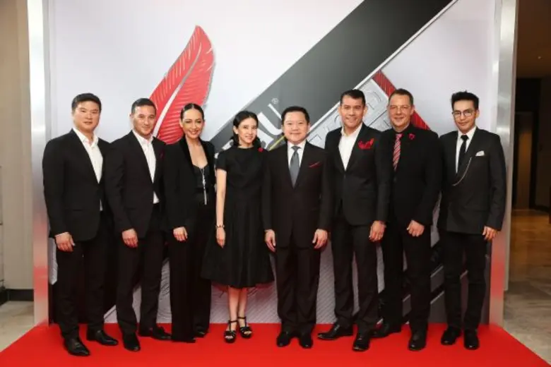 คุณฐาปน สิริวัฒนภักดี กรรมการผู้อำนวยการใ...