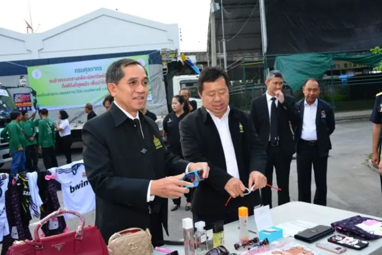 กรมศุลกากรปล่อยขบวนรถสินค้าละเมิดทรัพย์สินทางปัญญามูลค่ากว่า 140 ล้านบาท เพื่อร่วมพิธีทำลายของกลางคดีละเมิดทรัพย์สินทางปัญญาที่คดีถึงที่สุดแล้ว