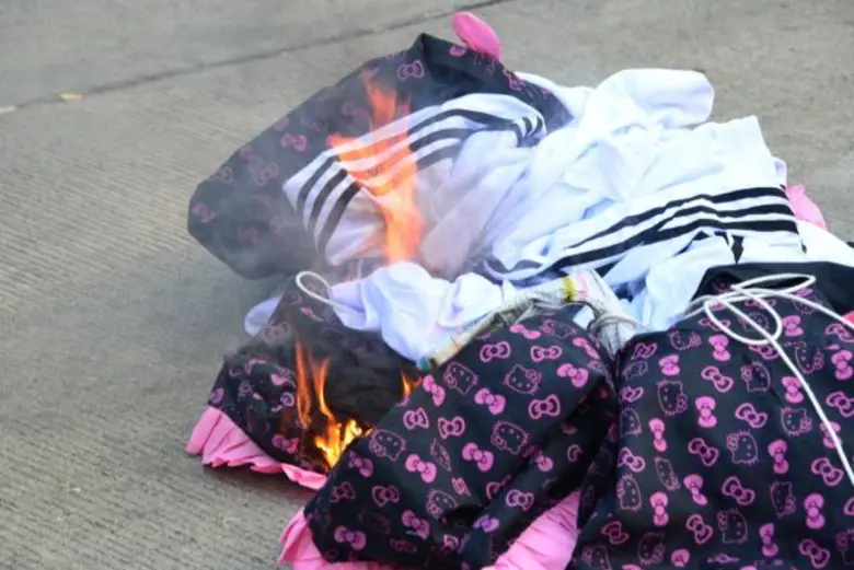 กรมศุลกากรปล่อยขบวนรถสินค้าละเมิดทรัพย์สินทางปัญญามูลค่ากว่า 140 ล้านบาท เพื่อร่วมพิธีทำลายของกลางคดีละเมิดทรัพย์สินทางปัญญาที่คดีถึงที่สุดแล้ว