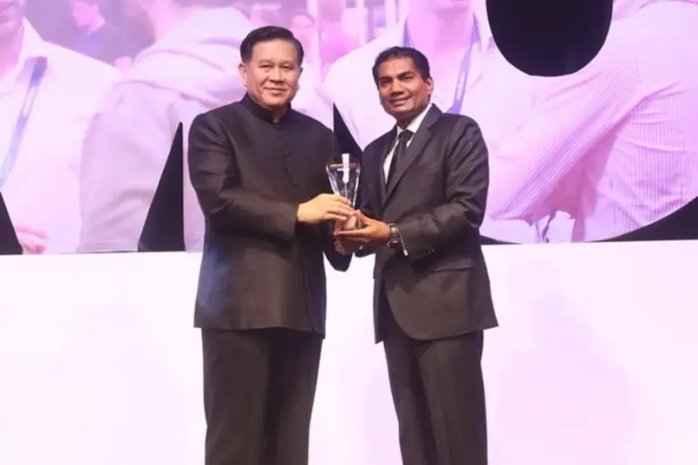 พลเอกธนะศักดิ์ ปฎิมาประกร รองนายกรัฐมนตรี...