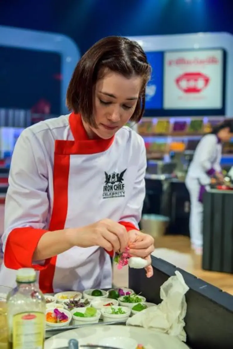 ทีวีไกด์: รายการ "เชฟกระทะเหล็ก ประเทศไทย (Iron Chef Thailand)" สุดยอดเซเลบริตี้เชฟ เชฟกระทะเหล็กประเทศไทย (Iron Chef Celebrity Iron Chef Thailand)