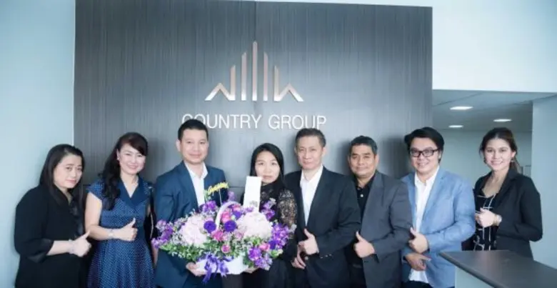 ดร.วีรพัฒน์ เพชรคุปต์ (ที่ 3 จากซ้าย) ประ...