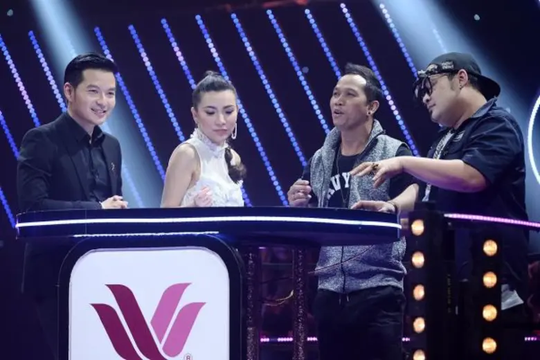 รายการ "ร้องแลก แจกเงิน Singer Takes It A...