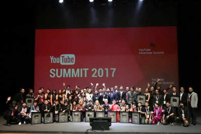 'เจเอสแอลฯ’ ยูทูป รับโล่ห์ปุ่มทอง ฉลองเกินล้าน !