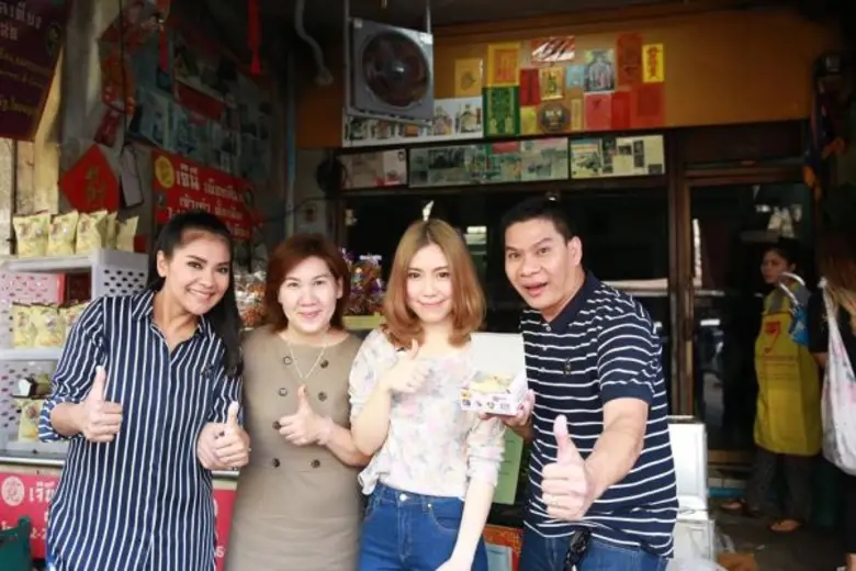 ทีวีไกด์: รายการ “ตลกแหลก” “ตั๊ก-นุ้ย” บุกแหล่งรวมของอร่อยและเก่าแก่ในย่าน “เสาชิงช้า” ติดตามเมนูเด็ดร้านดัง ได้ใน รายการ “ตลกแหลก”