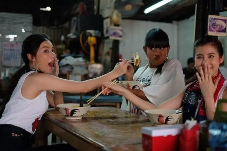 ทีวีไกด์: รายการ “#TEAMGIRL” “เอสเธอร์-มุก-เจนนี่” ต่อคิวชิมความอร่อย กับ 5 อันดับร้านเด็ด ย่านตลาดนัดวังหลัง