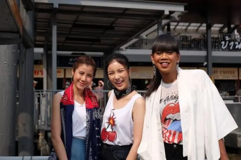 ทีวีไกด์: รายการ “#TEAMGIRL” “เอสเธอร์-มุก-เจนนี่” ต่อคิวชิมความอร่อย กับ 5 อันดับร้านเด็ด ย่านตลาดนัดวังหลัง