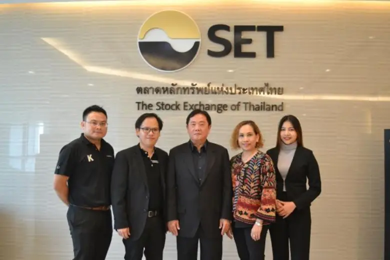 นายชยวัฒน์ พิเศษสิทธิ์ (กลาง) ประธานกรรมก...