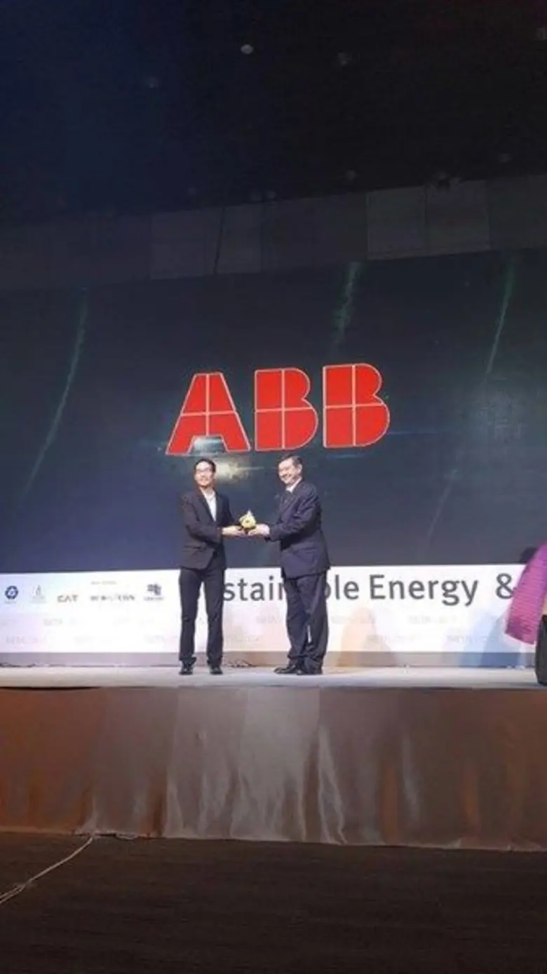 นายนรรัตน์ เนาวรัตน์กูลชัย, Product Marketing Direc...