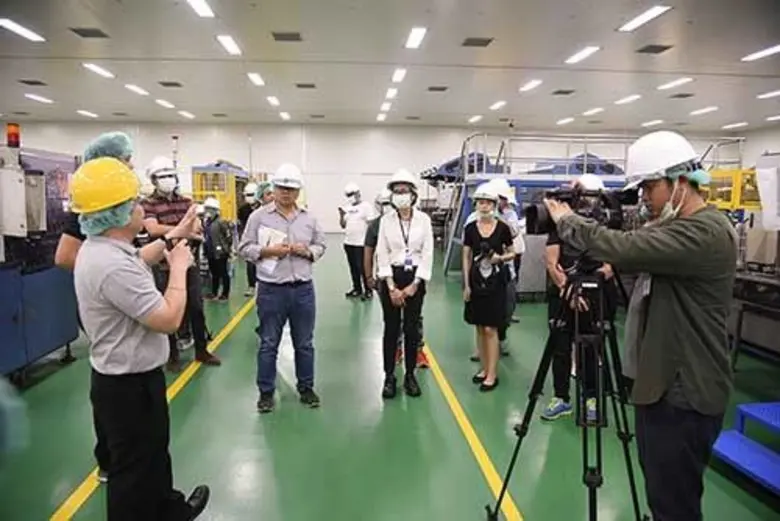 บีจี คอนเทนเนอร์ กล๊าส ในเครือบริษัท บางก...