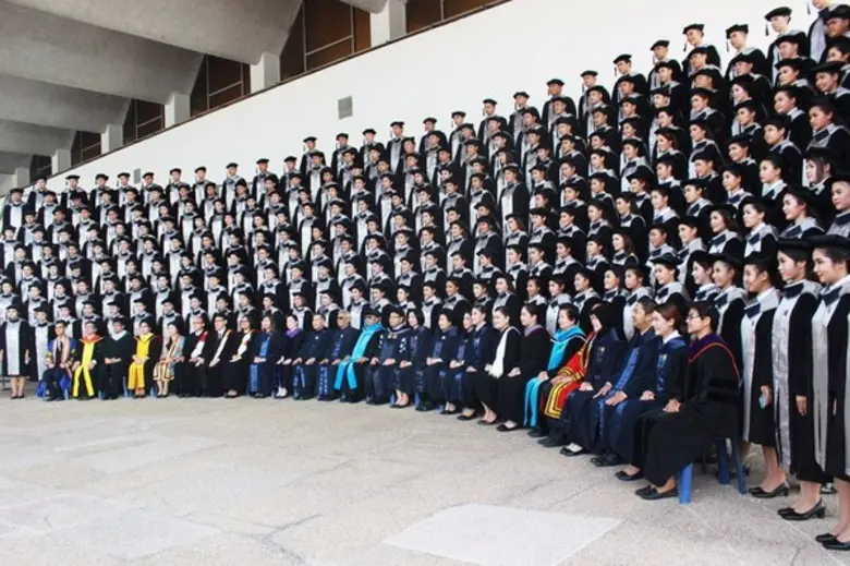 พระเจ้าวรวงศ์เธอ พระองค์เจ้าโสมสวลี พระวรราชาทินัดดามาตุ เสด็จเป็นประธานในพิธีประทานปริญญาบัตรแก่ผู้สำเร็จการศึกษาจากมหาวิทยาลัยอีสเทิร์นเอเชีย ประจำปีการศึกษา ๒๕๕๗ – ๒๕๕๘