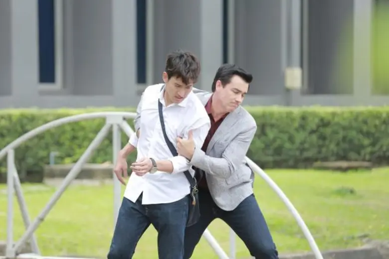 “ไนกี้” หึงจัด ต่อยหนุ่มมุ้งมิ้ง “สายป่าน” “วิลลี่” เข้าห้ามศึกจนหอบแฮก