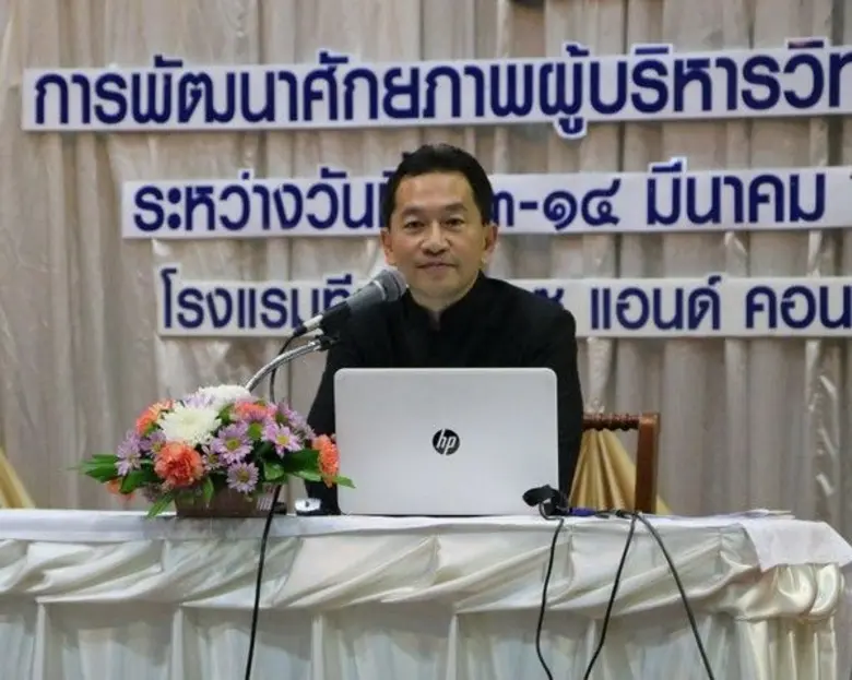 รองศาสตราจารย์ นายแพทย์โศภณ นภาธร ผู้ช่วย...