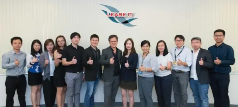 คุณสมพล เอกธีรจิตต์ (ที่ 7 จากซ้าย) กรรมก...