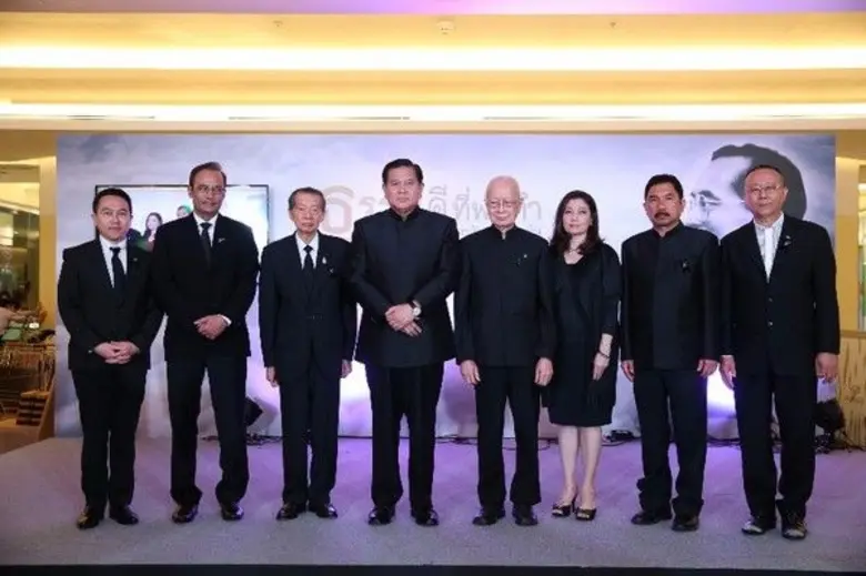 พลเอก ธนะศักดิ์ ปฏิมาประกร (ที่4จากซ้าย) ...