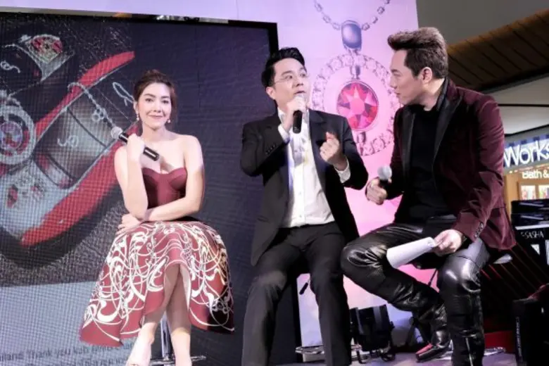 “เลอซาช่า” ชวนเซเลปร่วมพิสูจน์พลัง “The Miracle Red” หนีบครั้งเดียวตรง เงางาม อยู่ทรงตลอดวัน พร้อมเสริมดวงให้เป๊ะปัง กับหมอช้าง