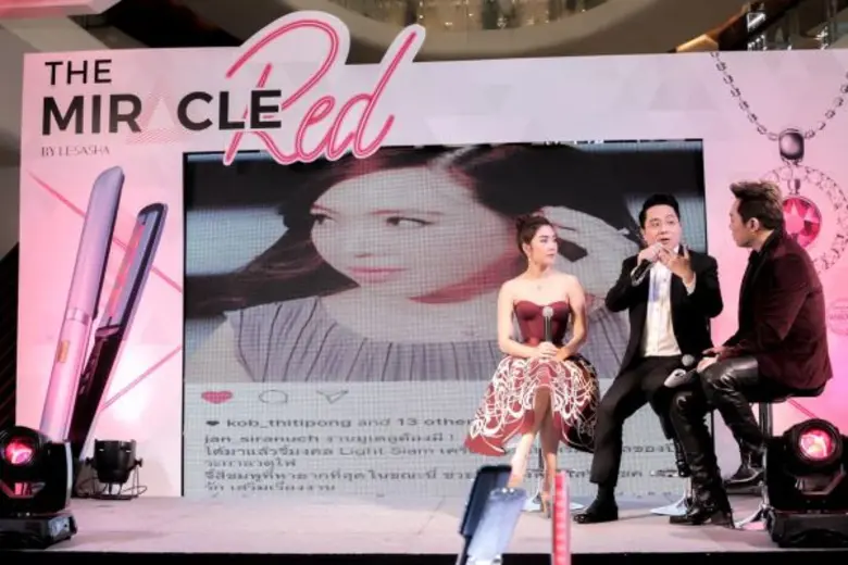“เลอซาช่า” ชวนเซเลปร่วมพิสูจน์พลัง “The Miracle Red” หนีบครั้งเดียวตรง เงางาม อยู่ทรงตลอดวัน พร้อมเสริมดวงให้เป๊ะปัง กับหมอช้าง
