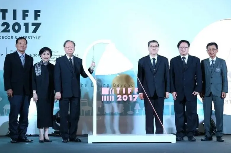 กระทรวงพาณิชย์ ขับเคลื่อนอุตสาหกรรมการส่ง...