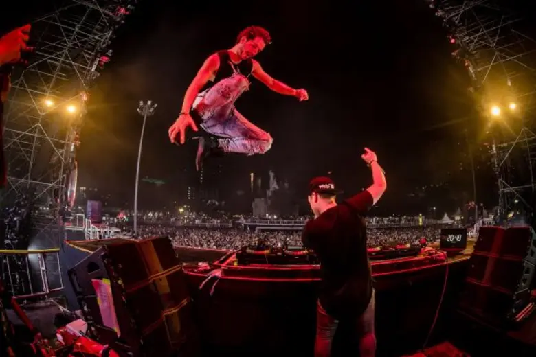 'อนาเธอร์ เวิล์ด’ (AnotherWorld) งานดนตรีอิเล็กซ์ทรอนิกส์ยุคใหม่ ในรูปแบบ ฮาร์ด สไตล์ อีดีเอ็ม ครั้งแรกของเซาท์อีสเอเชีย กับการผสมผสาน ศิลปะ แฟชั่น ดนตรี และการเต้นรำแบบงานเฟสติวัลไว้ในหนึ่งเดียว