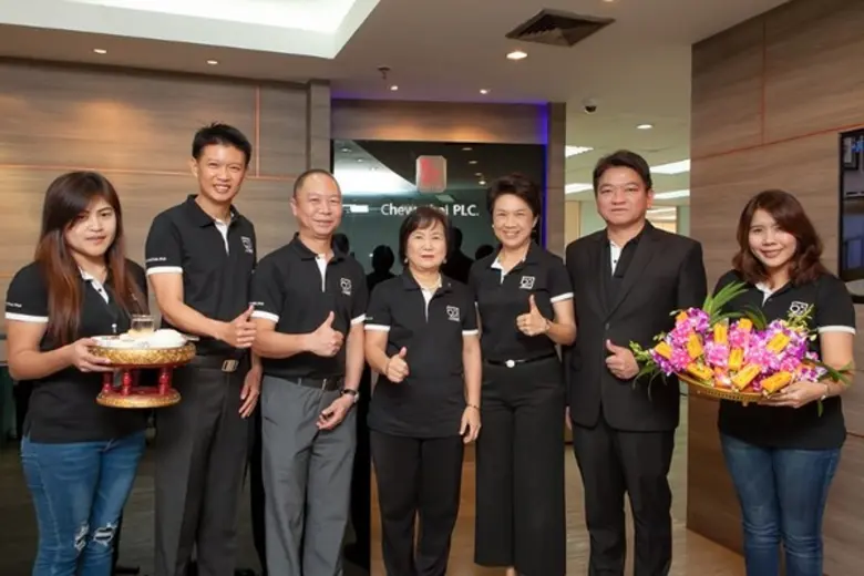 นายชาติชาย พานิชชีวะ(คนที่สองจากขวา) ประธ...