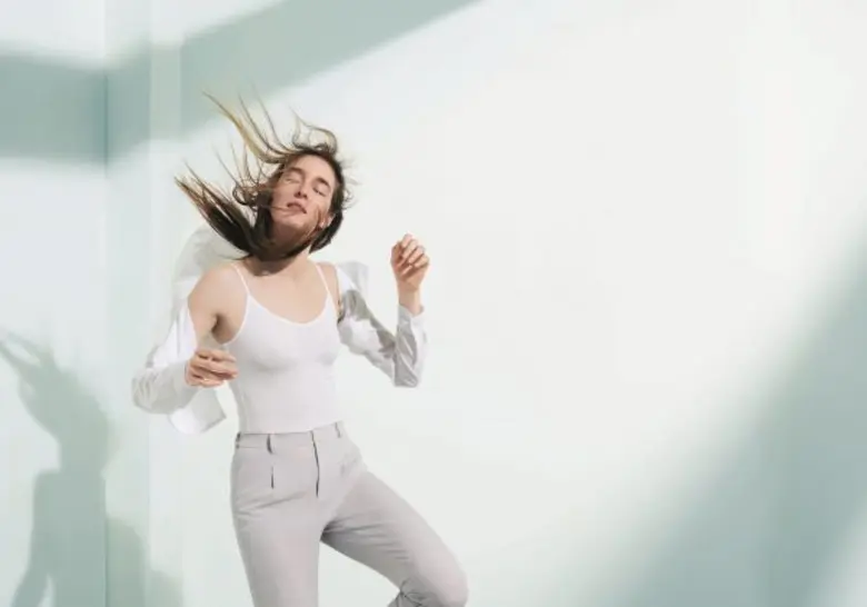 ยูนิโคล่ (UNIQLO) แนะนำผลิตภัณฑ์แอริซึ่ม ...