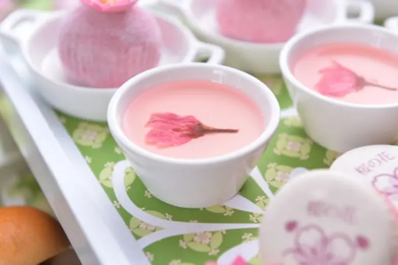 อัพแอนด์อะบัฟ บาร์ (Up & Above Bar) โรงแร...