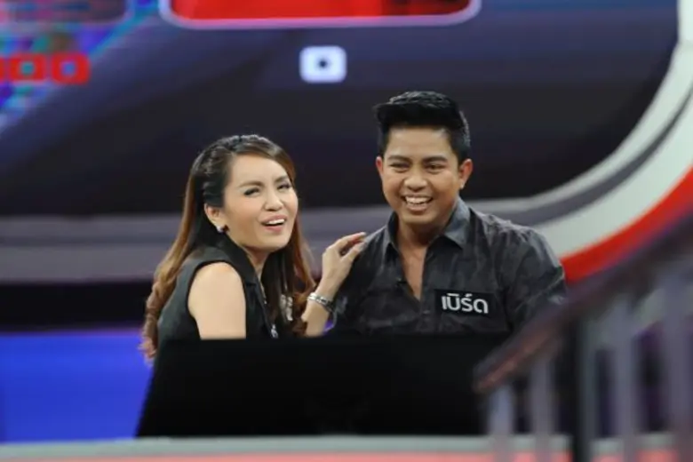 ทีวีไกด์: รายการ “The Money Drop Thailand...เล่นเป็นหมู่” “ปุ้ม - เปรมสุดา” เสียหลักอย่างแรง! เจอคำถามแค่ปลายจมูก!!!