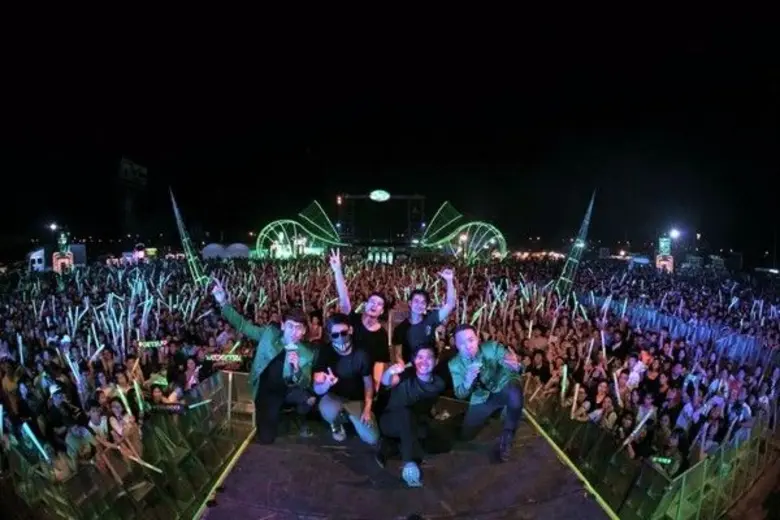 ชาวพิษณุโลก กอดคอกันมันทั่วลานไทวัสดุ ช้าง คาร์นิวัล อิเล็กทริก เซอร์คัส 2017 ส่งต่อความสนุกแบบจัดเต็ม