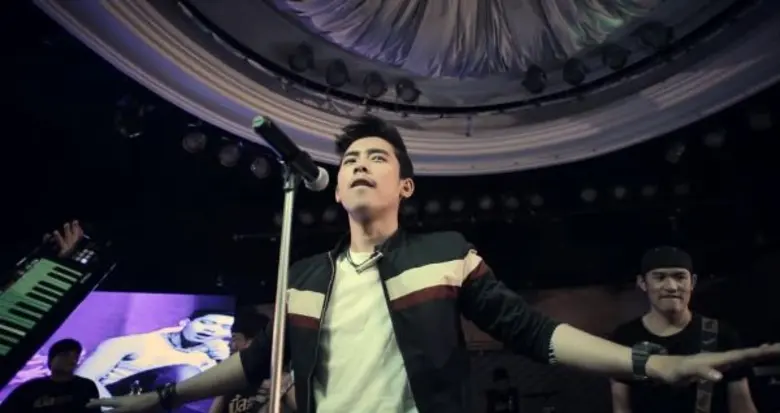 เกิดจากโลกออนไลน์จนกลายเป็นเน็ตไอดอลบ้านน...