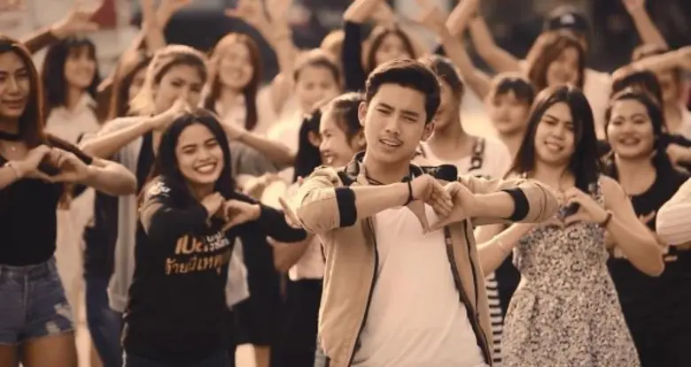 เบิ้ล ปทุมราช อาร์สยาม ส่งความรักผ่านบทเพลง สื่อรักออนไลน์ ชวนแฟนๆ ถ่ายทอดเอ็มวีสุดฟิน