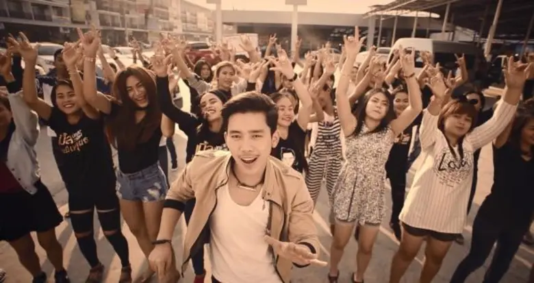 เบิ้ล ปทุมราช อาร์สยาม ส่งความรักผ่านบทเพลง สื่อรักออนไลน์ ชวนแฟนๆ ถ่ายทอดเอ็มวีสุดฟิน