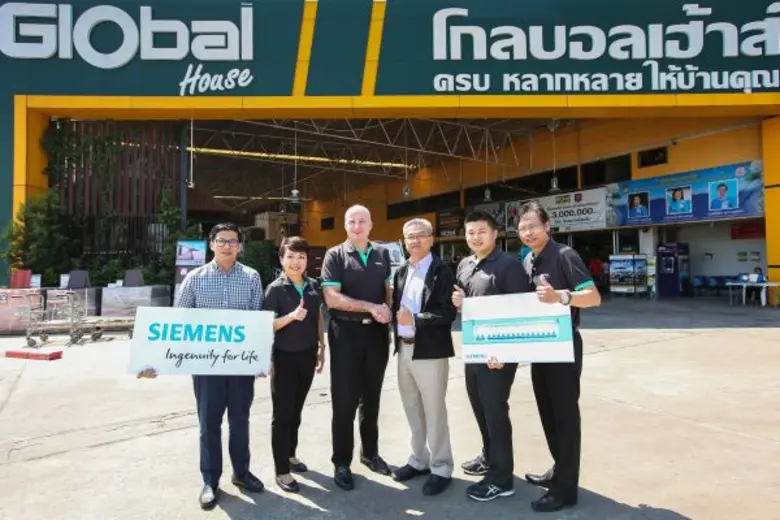 มร.มาร์คุส ลอเรนซินี่ (ที่ 3 จากซ้าย) ประ...