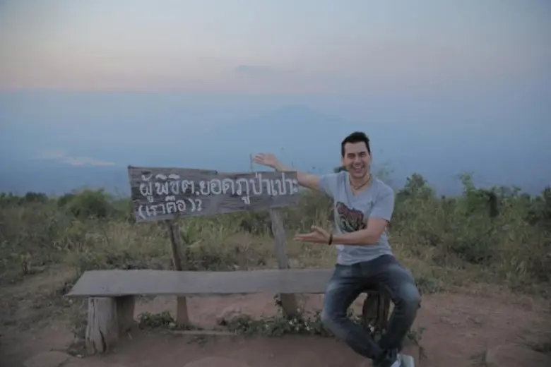 ฝรั่งถึงกับต้องร้องว้าว เมื่อเจอข้าวหลามส...