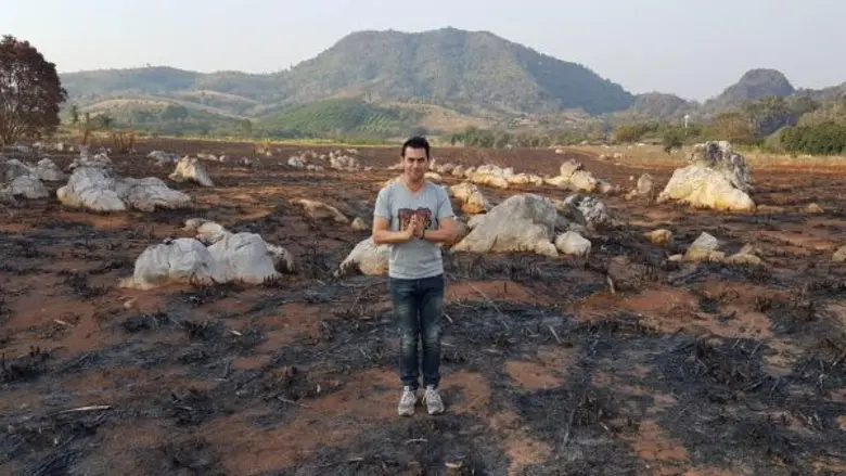 ทีวีไกด์: รายการ "หลงรักยิ้ม" ฝรั่ง 'แดเนียล’ ตะลึงข้าวหลามแปลก หนึ่งปีมีสามวันใน หลงรักยิ้ม