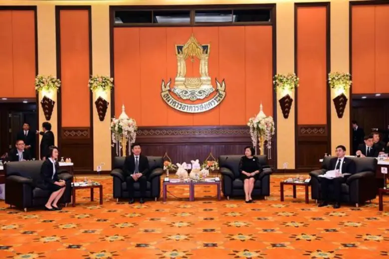 นายฉัตรชัย ศิริไล กรรมการผู้จัดการธนาคารอ...