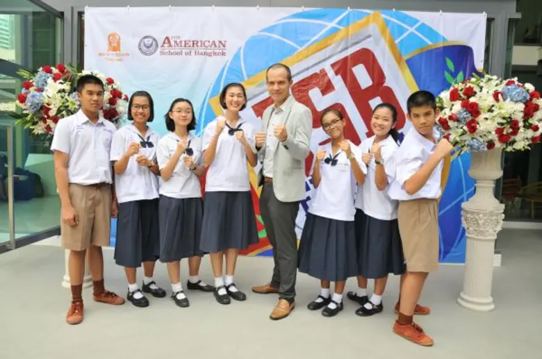 นักเรียนจาก จังหวัดราชบุรีชนะเลิศ สู่เกียรติสูงสุดในชีวิตรับถ้วยพระราชทานสมเด็จพระเทพฯ พร้อมทุนกว่า 3 ล้าน จากโรงเรียนนานาชาติ ดิ อเมริกัน สคูล ออฟ แบงค็อก